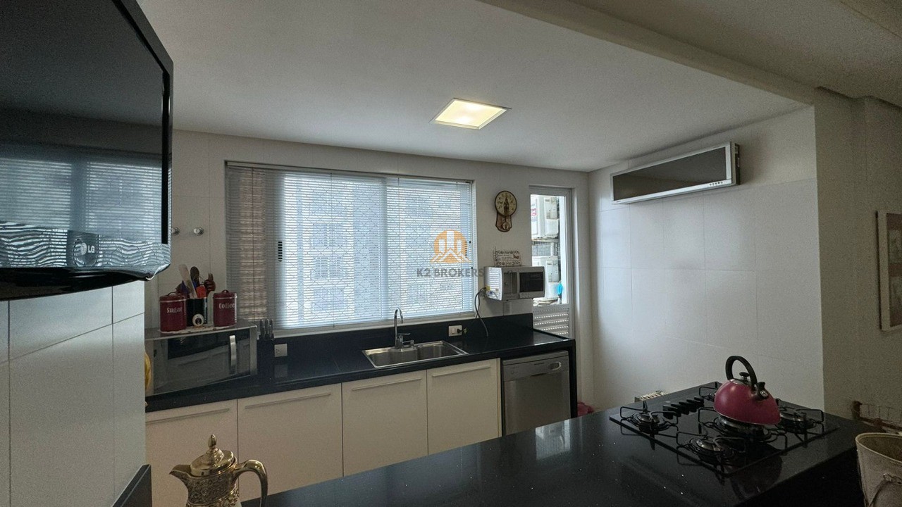 Apartamento à venda com 3 quartos, 223m² - Foto 9