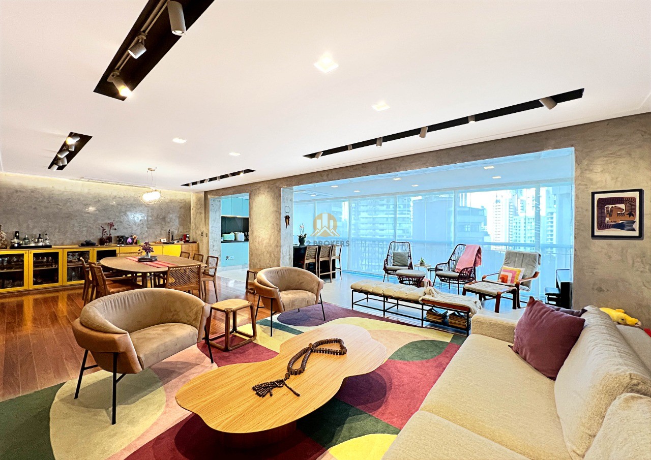 Espetacular apartamento à venda na Vila Nova Conceição, São Paulo-SP: 3 suítes, 4 vagas de garagem, 226m².