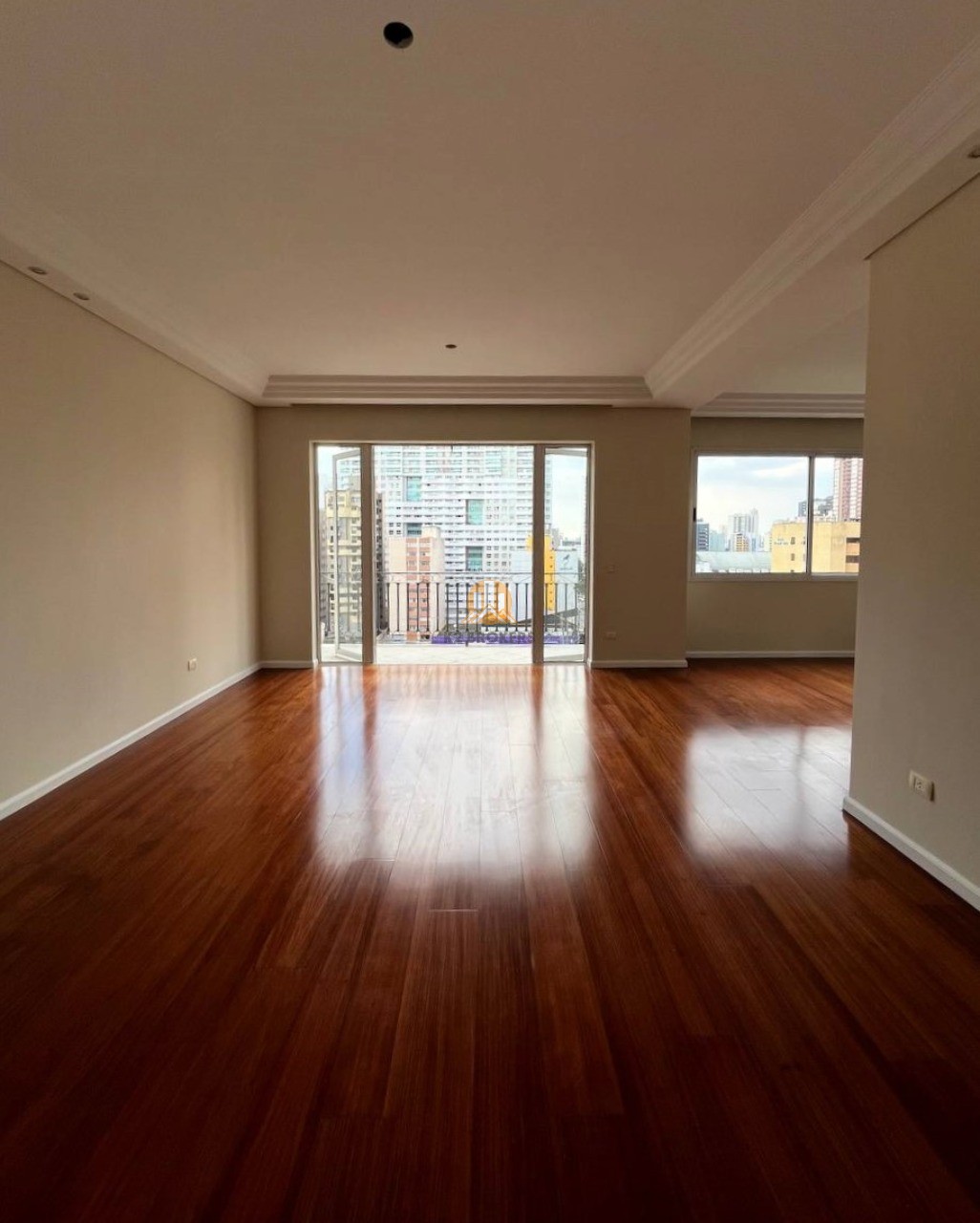 Apartamento à venda com 4 quartos, 227m² - Foto 1