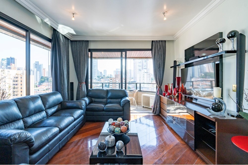 Imperdível !  Apartamento na Vila Mariana, São Paulo-SP: 4 quartos, sendo 3 suítes e 4 vagas de garagem, 200m²!