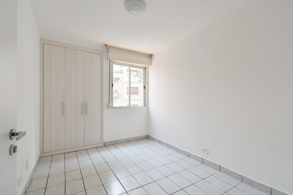 Apartamento à venda com 2 quartos, 75m² - Foto 18