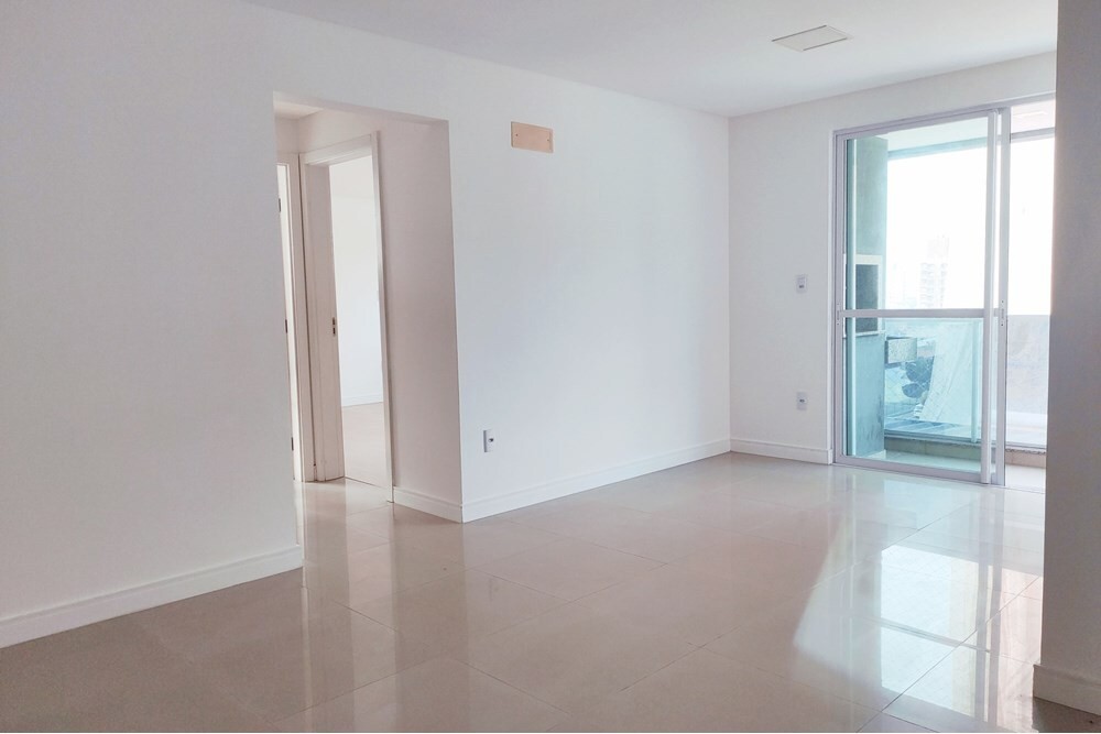 Apartamento à venda com 2 quartos, 65m² - Foto 2