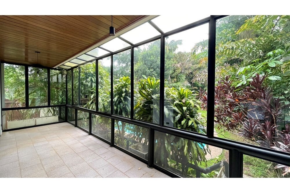 Imperdível: Casa com 5 suítes na Vila Madalena, São Paulo-SP - 810m², 8 vagas de garagem. Confira!