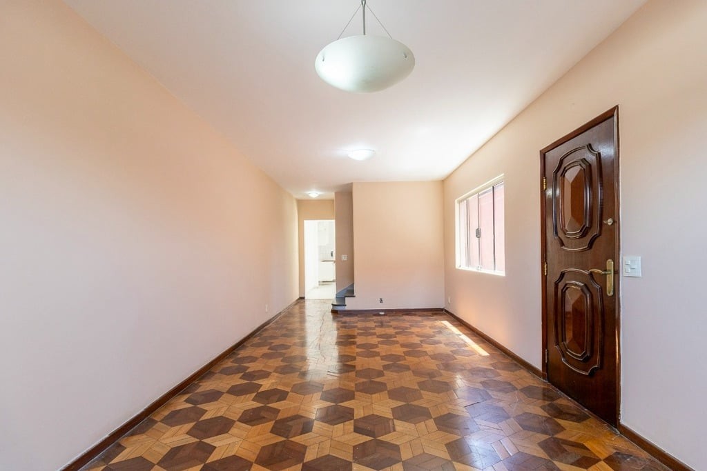 Casa à venda com 3 quartos, 125m² - Foto 1