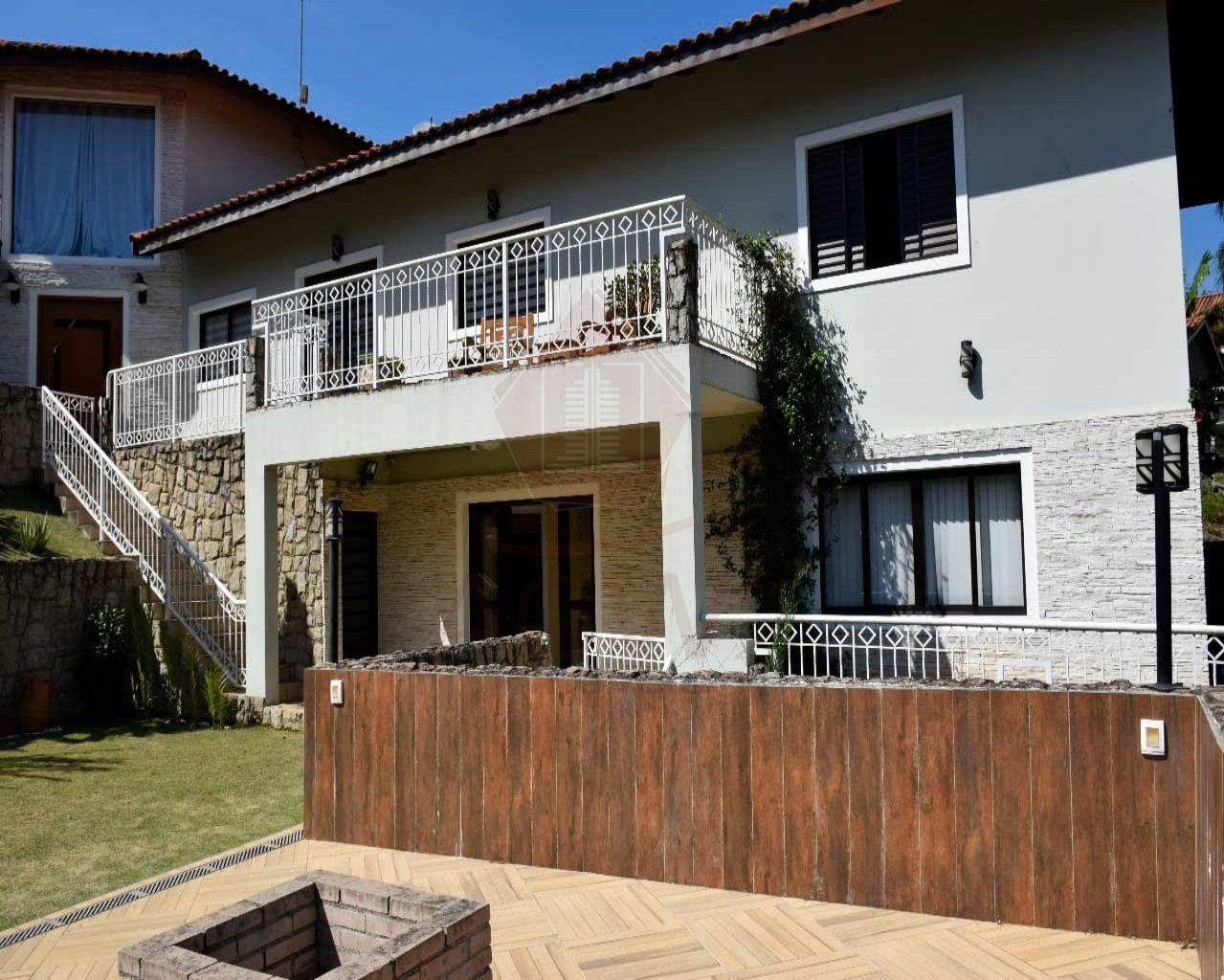 Casa à venda com 3 quartos, 550m² - Foto 2