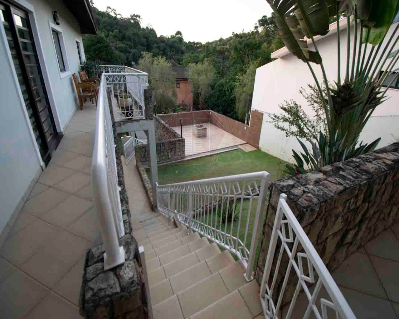 Casa à venda com 3 quartos, 550m² - Foto 4