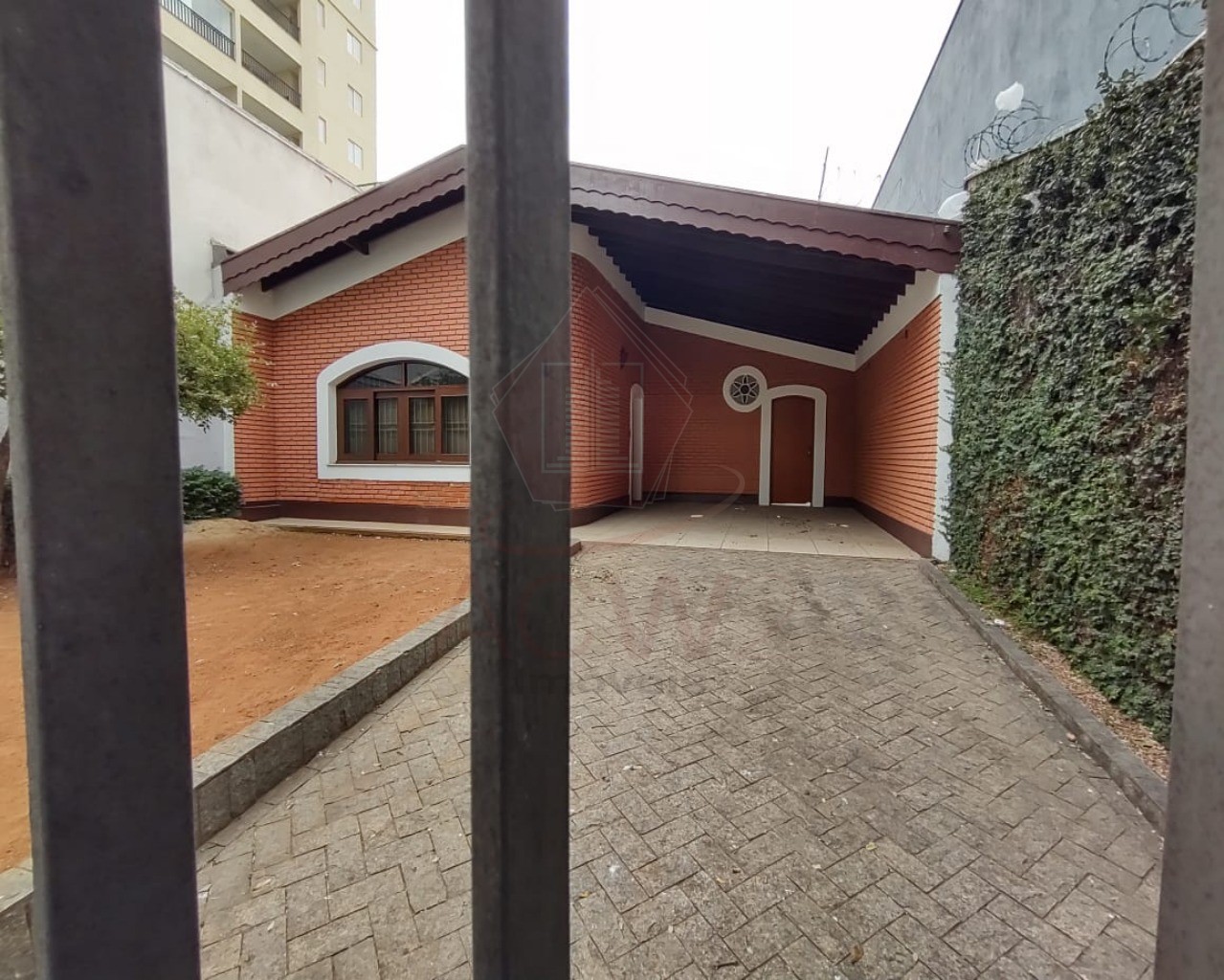 Casa à venda com 3 quartos, 200m² - Foto 1