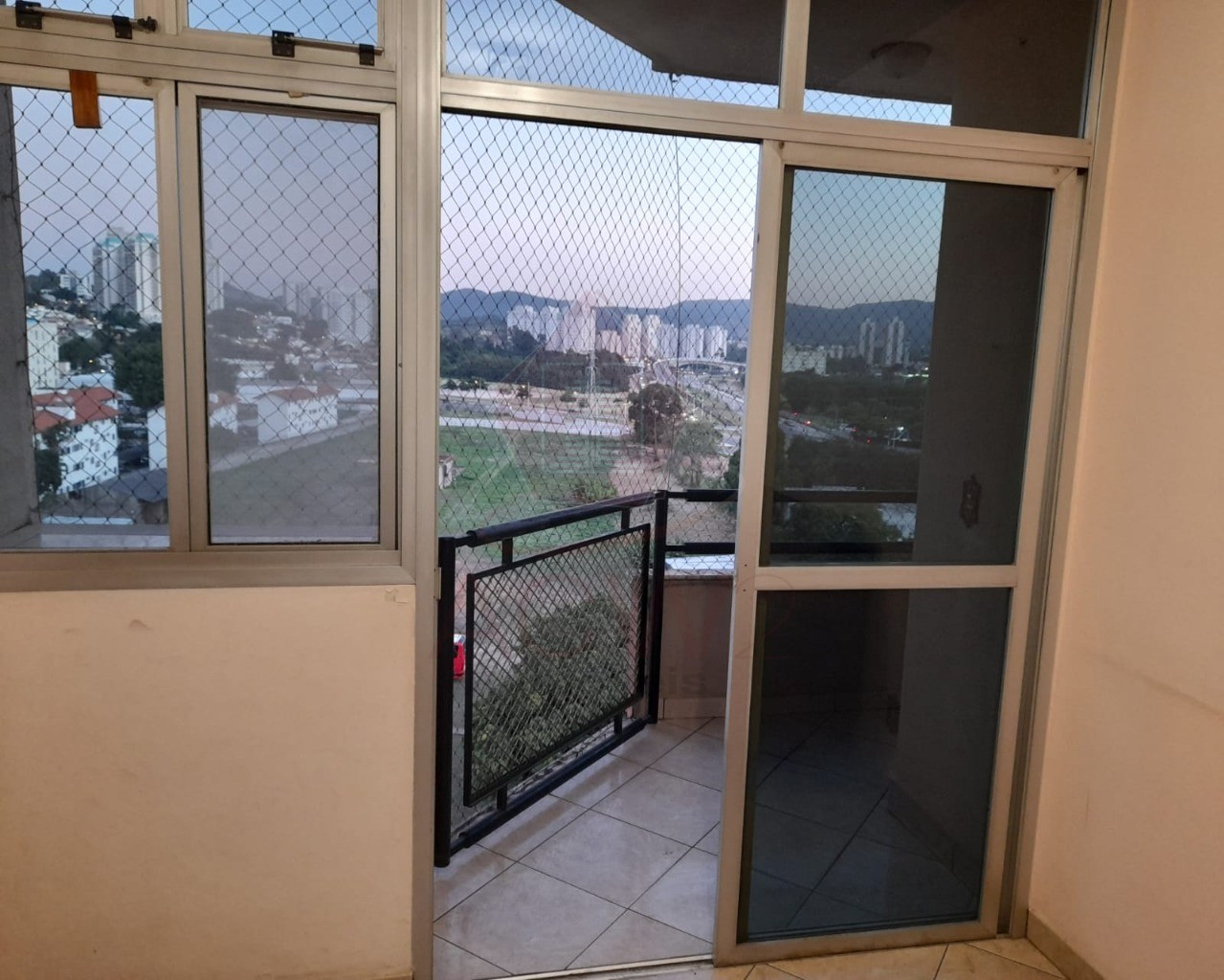 Apartamento à venda com 3 quartos, 92m² - Foto 3