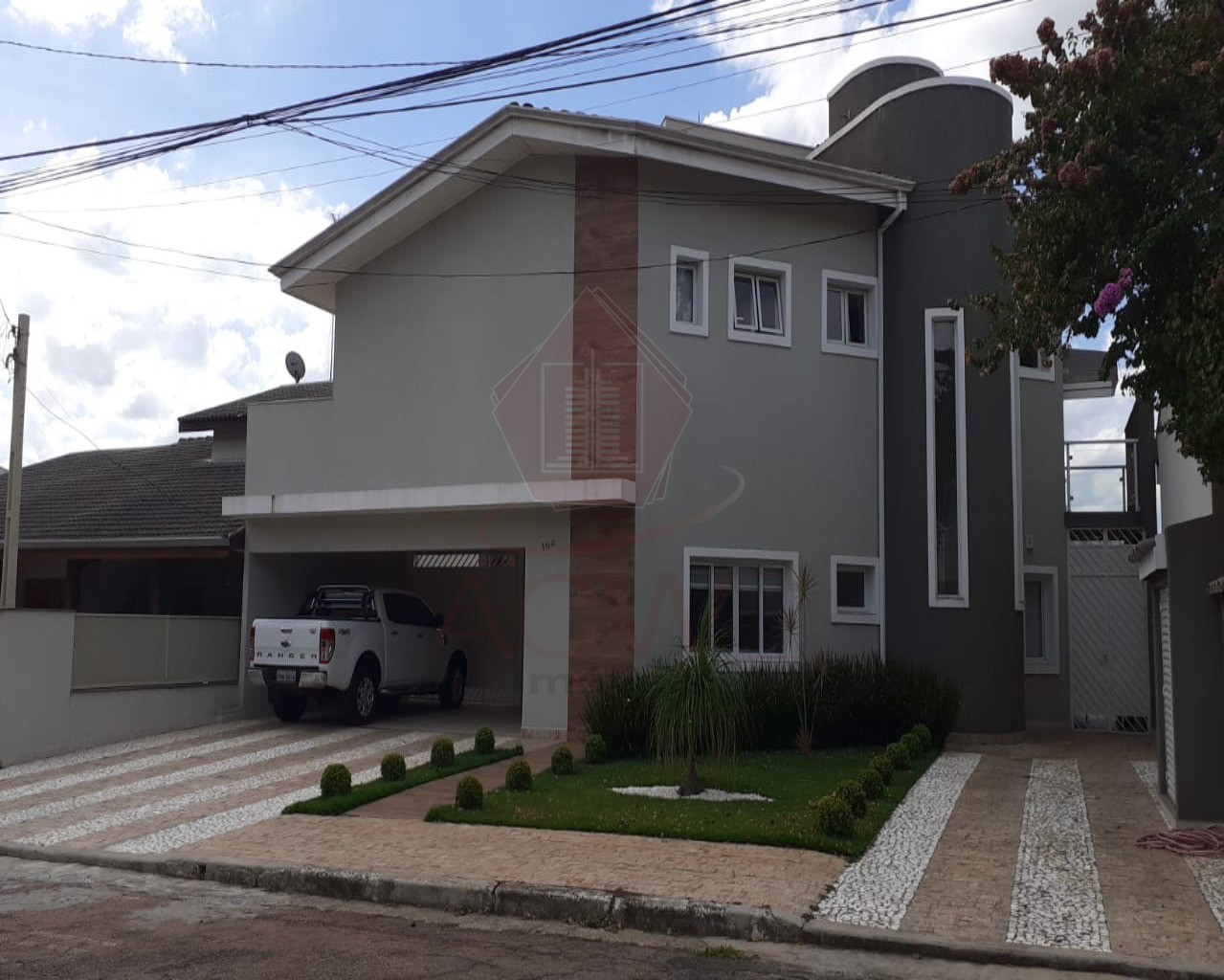 Casa à venda com 4 quartos, 500m² - Foto 1