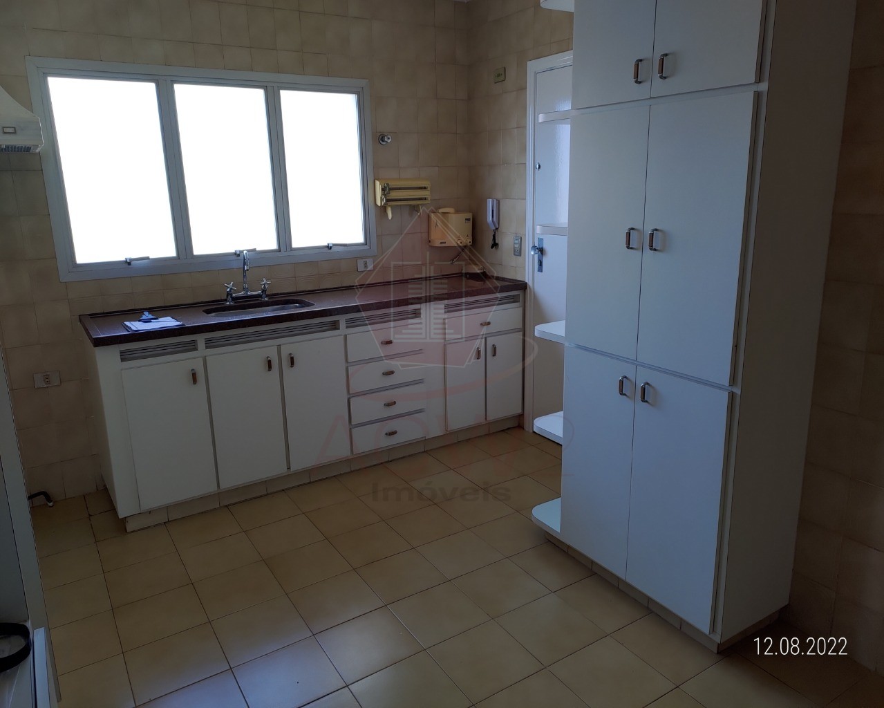 Apartamento à venda com 3 quartos, 184m² - Foto 2