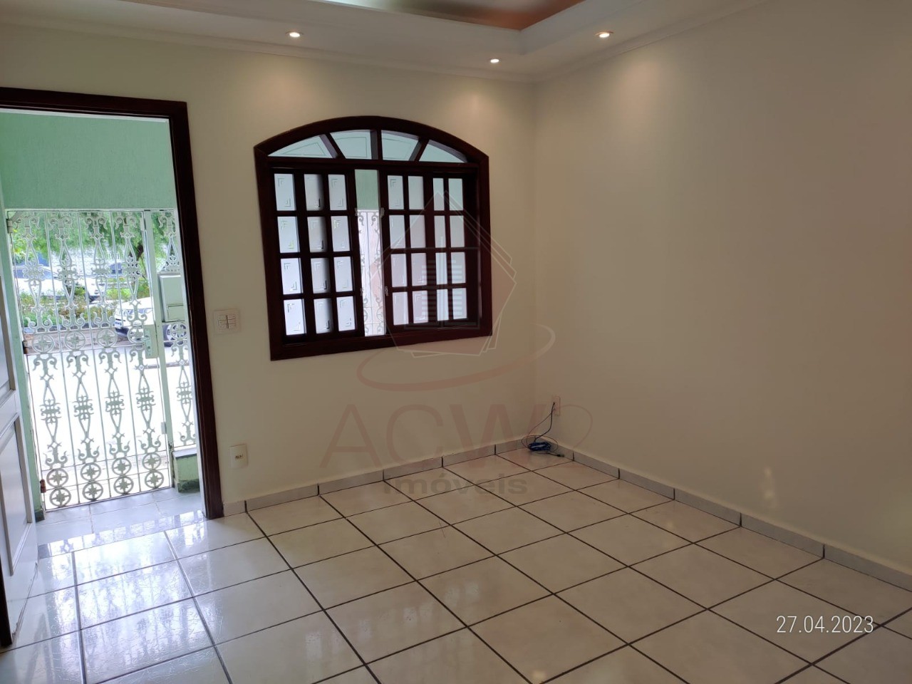 Casa à venda com 2 quartos, 150m² - Foto 1