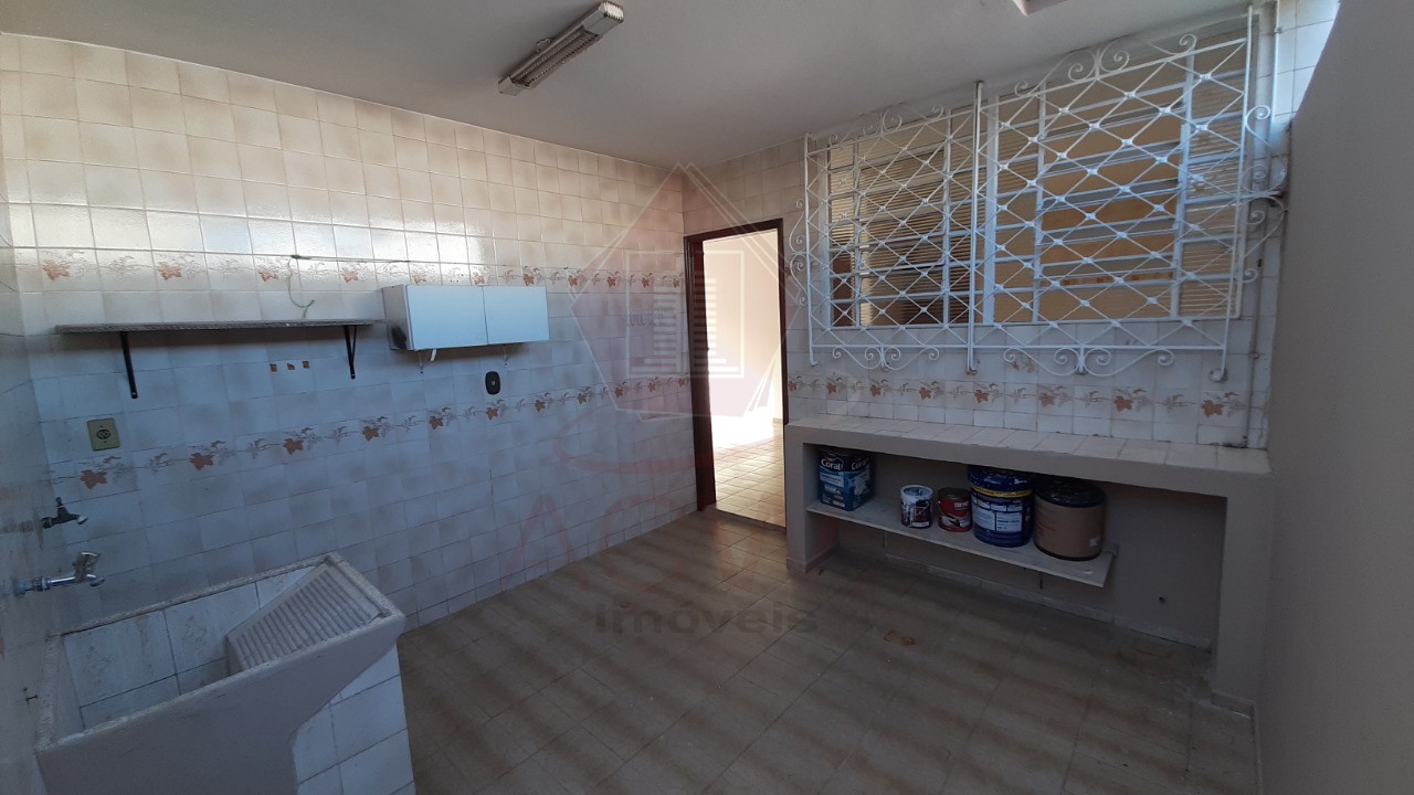 Casa à venda com 3 quartos, 258m² - Foto 18