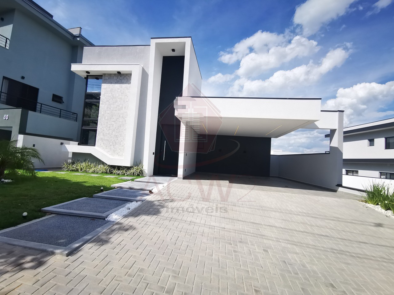 Casa à venda com 3 quartos, 245m² - Foto 2