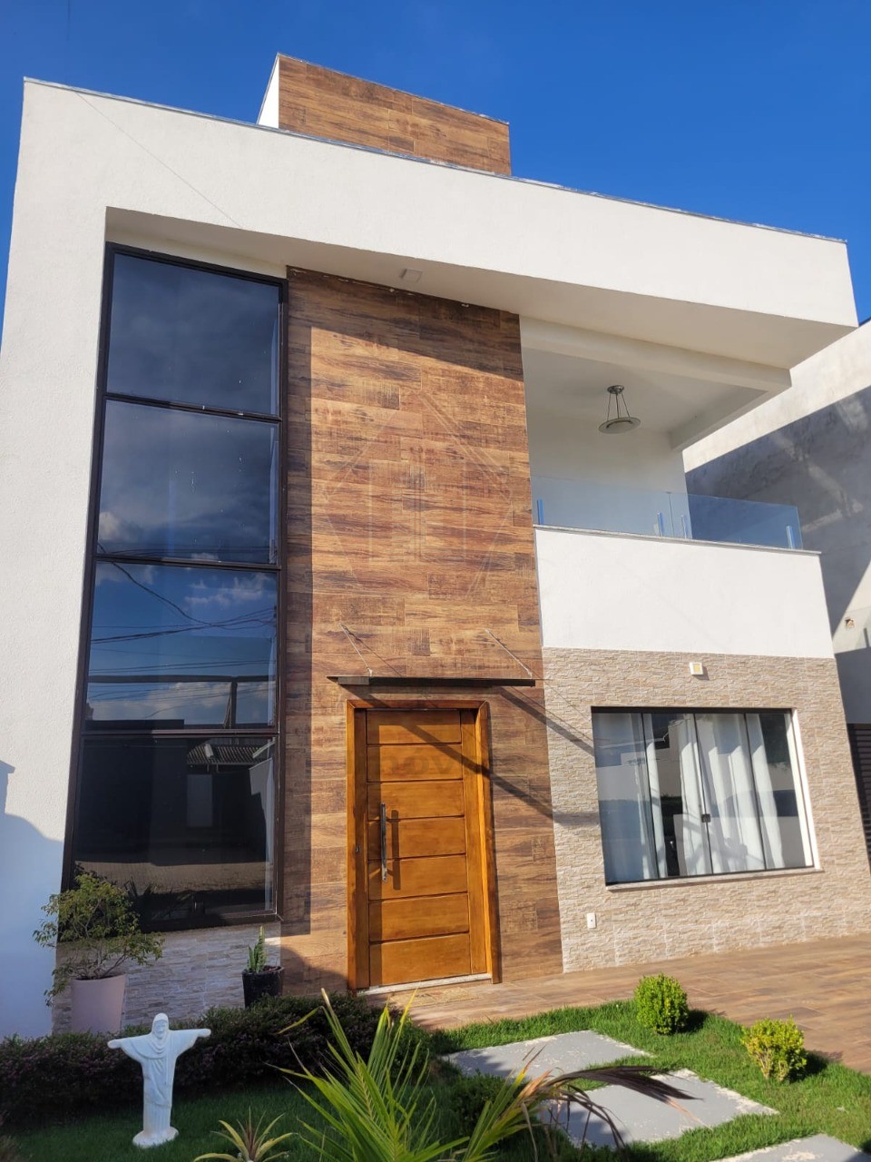 Casa à venda com 3 quartos, 235m² - Foto 1