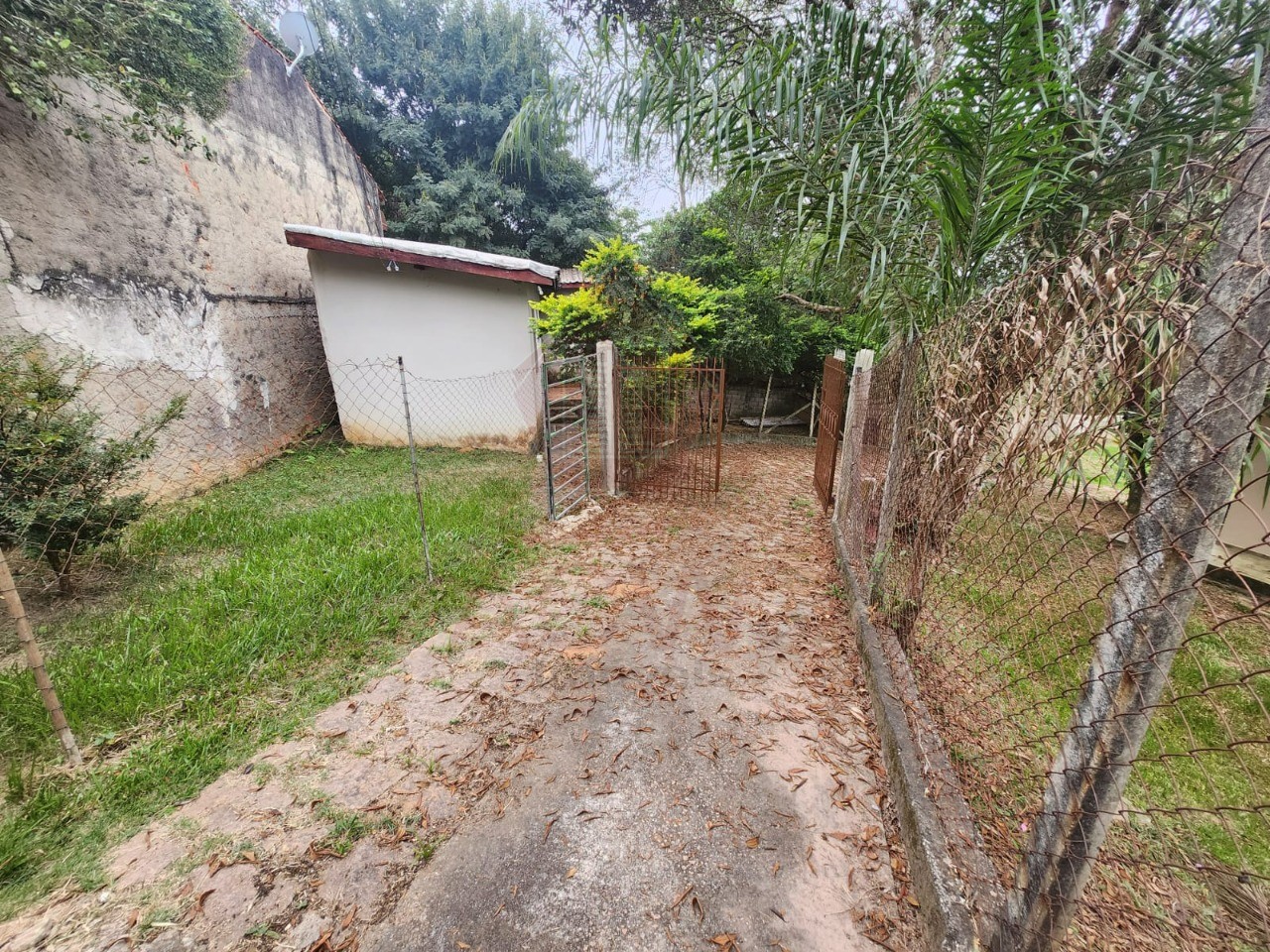 Chácara à venda com 3 quartos, 216m² - Foto 2