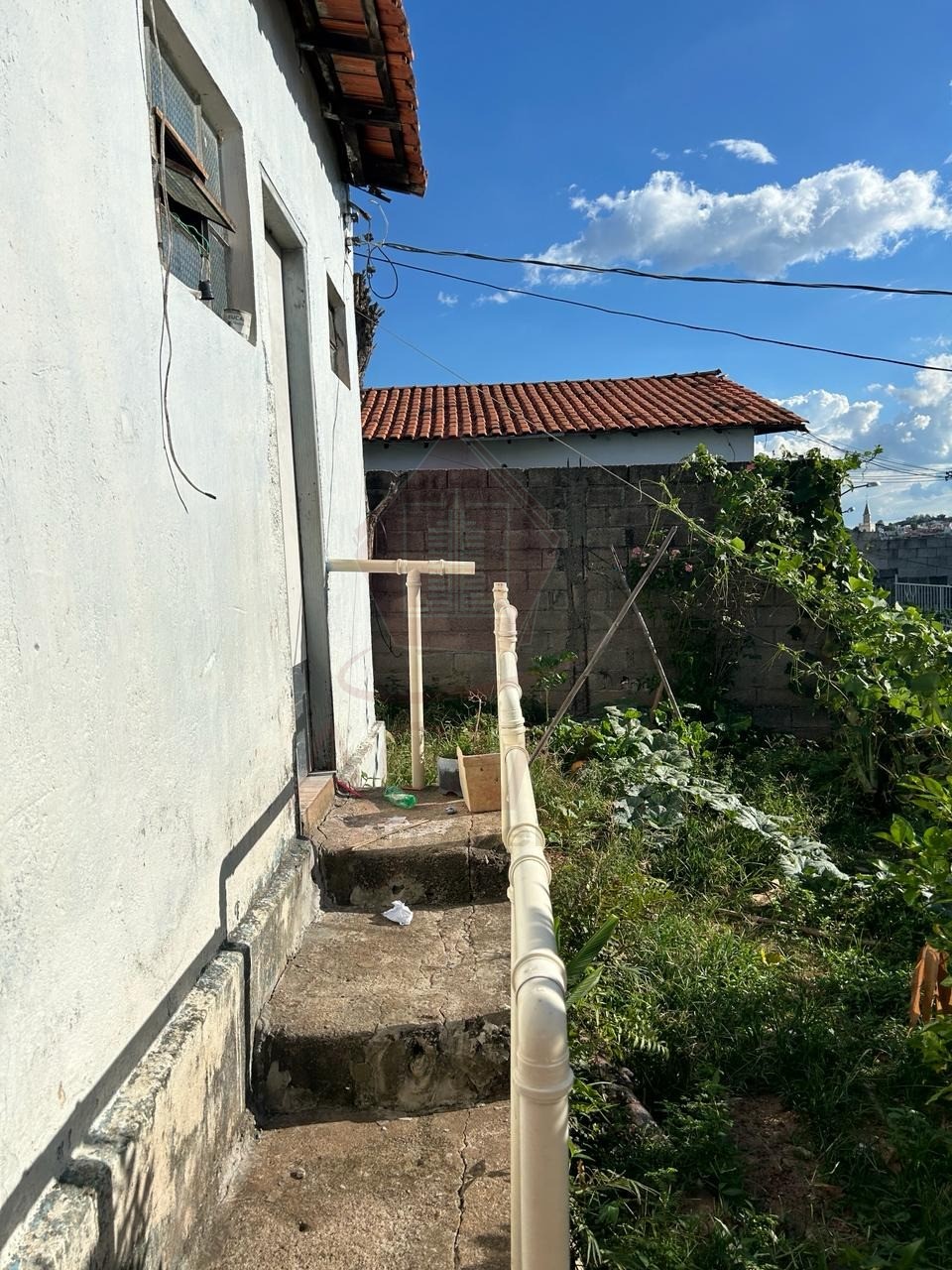 Casa à venda com 1 quarto, 50m² - Foto 2