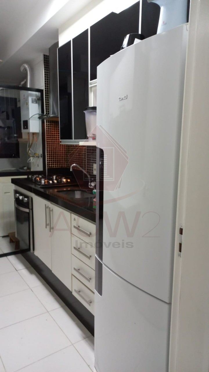 Apartamento à venda com 3 quartos, 77m² - Foto 2