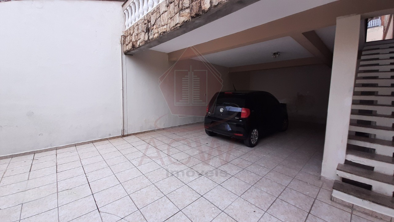 Casa à venda e aluguel com 3 quartos, 180m² - Foto 1