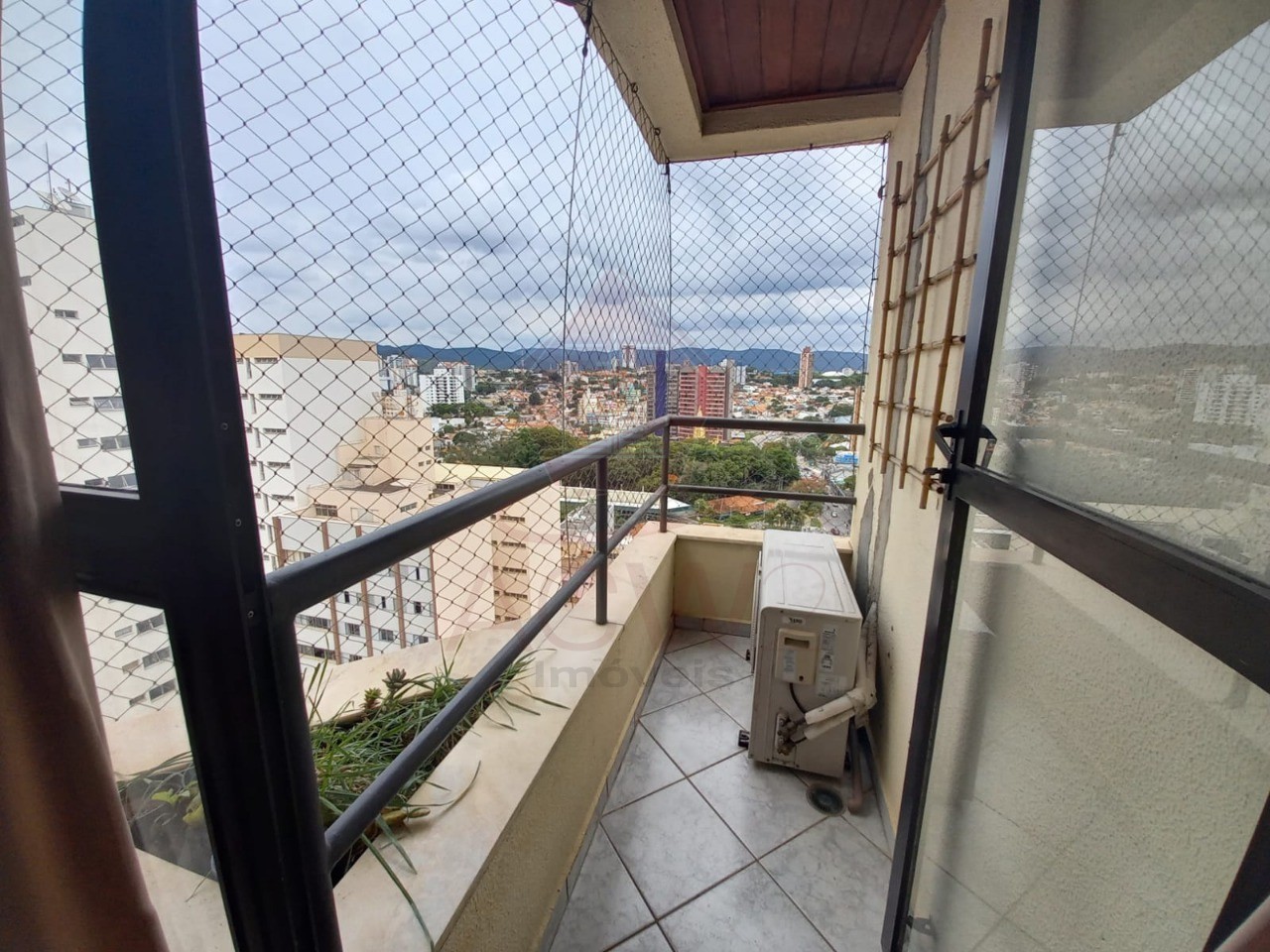 Apartamento à venda com 3 quartos, 101m² - Foto 2