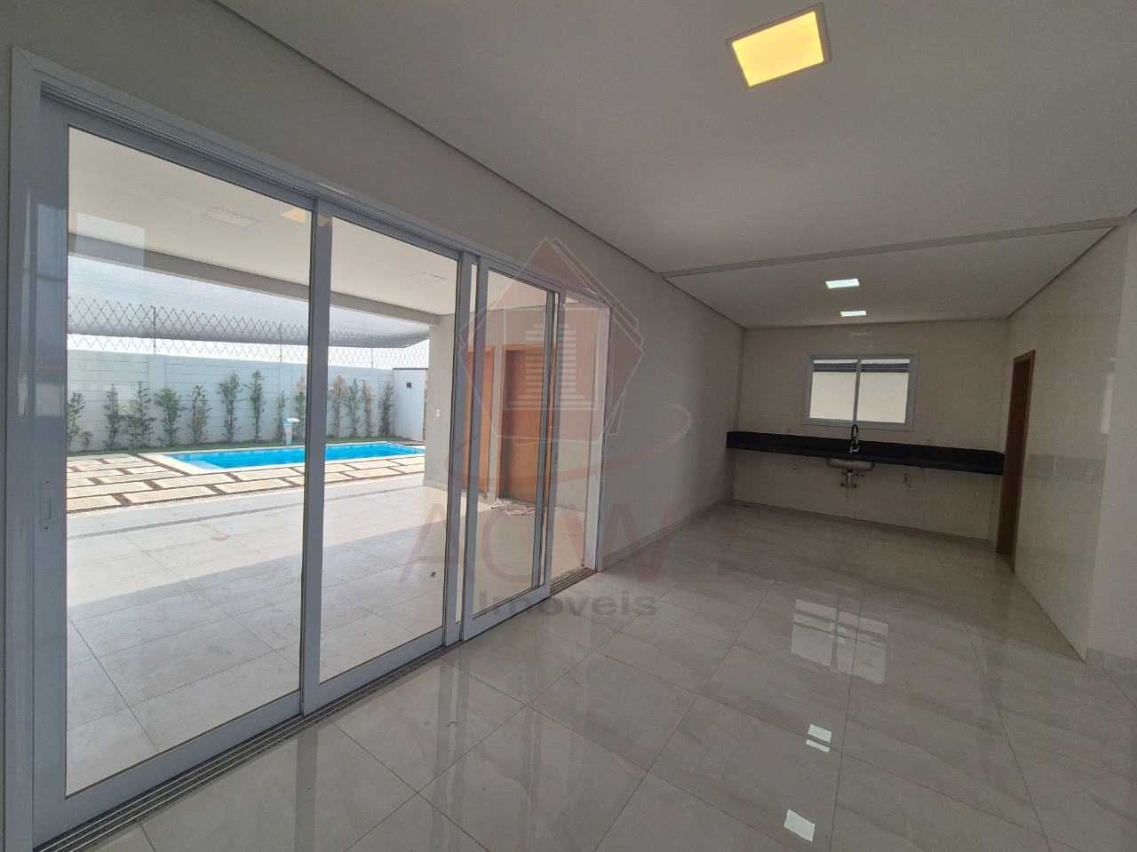 Casa à venda e aluguel com 3 quartos, 175m² - Foto 3