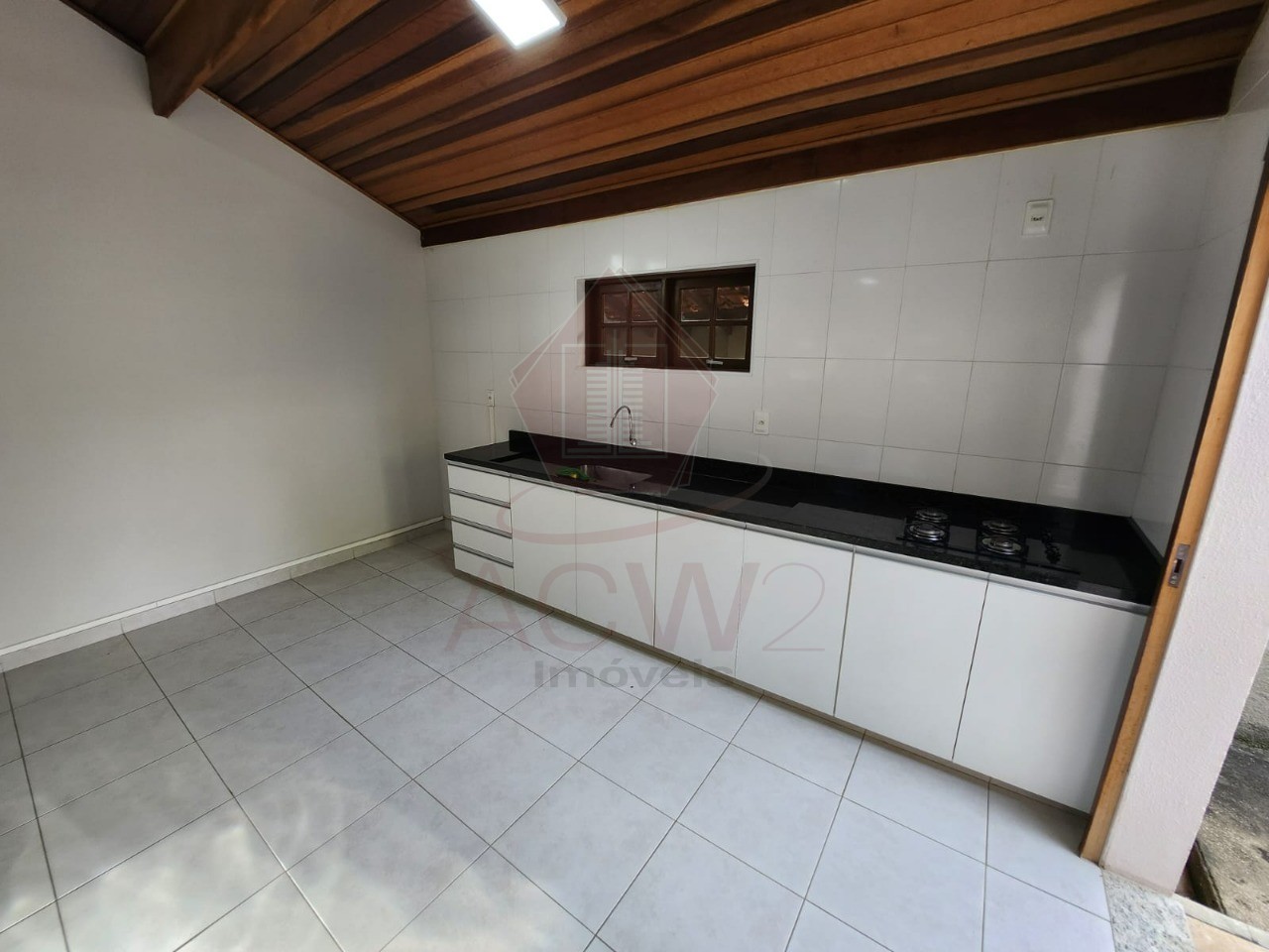 Casa para alugar com 2 quartos, 90m² - Foto 1