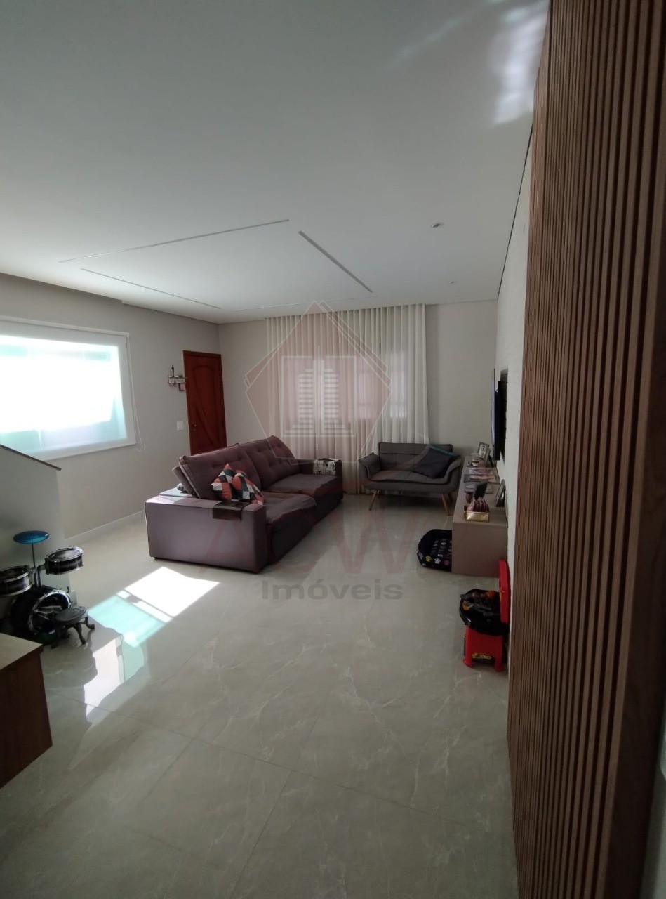 Casa à venda com 3 quartos, 183m² - Foto 1