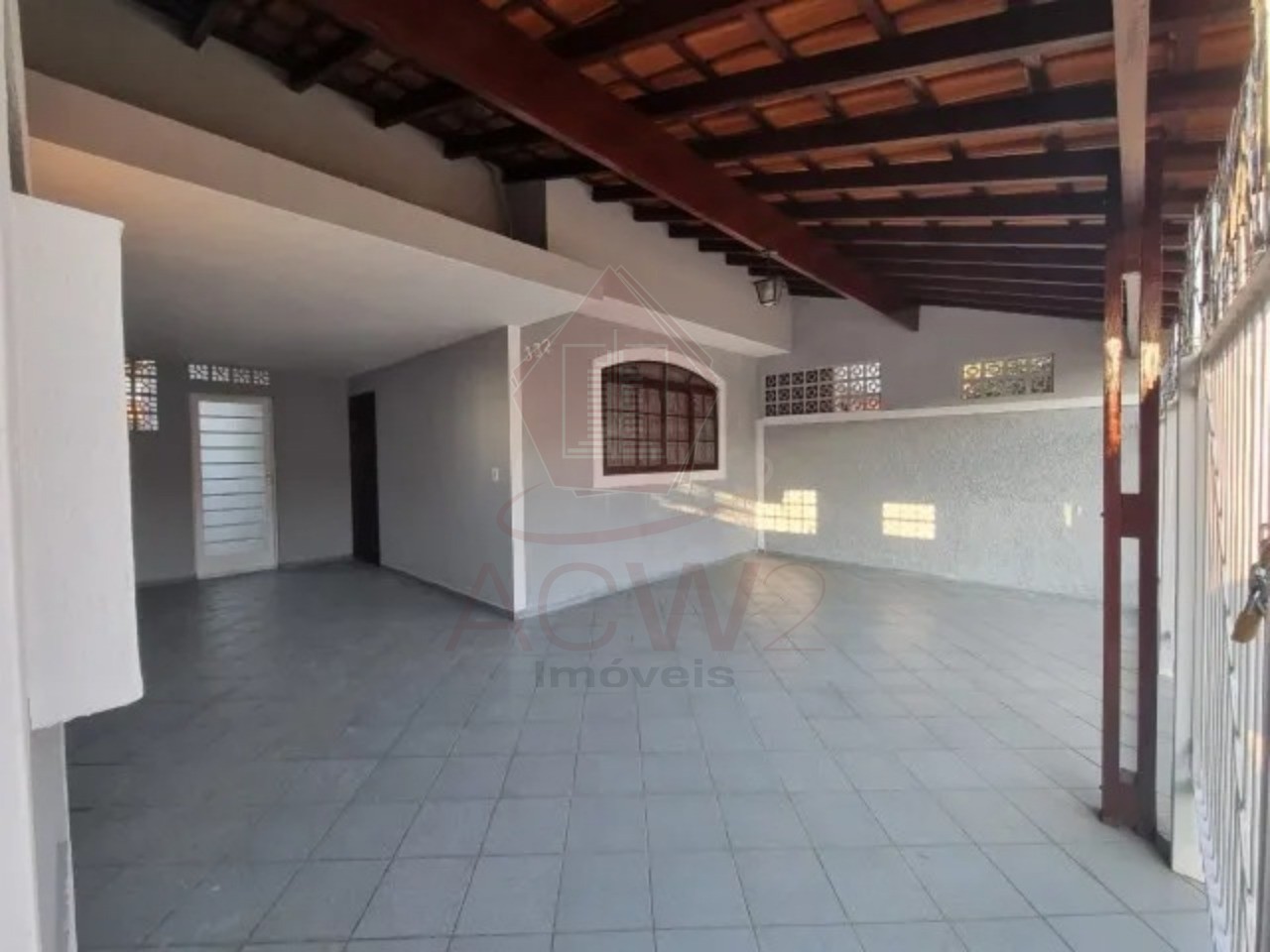 Casa à venda com 3 quartos, 175m² - Foto 1