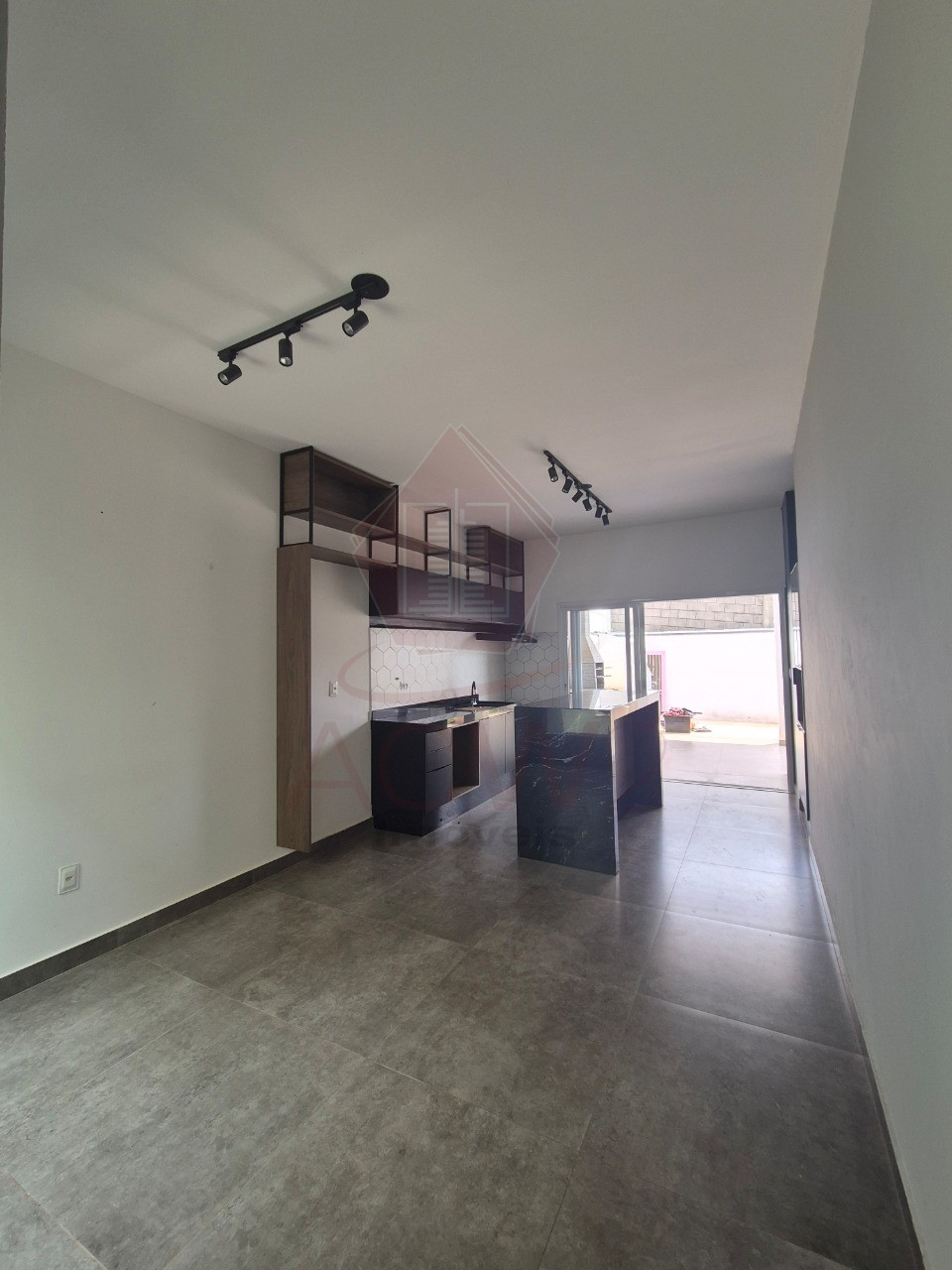 Casa à venda com 3 quartos, 150m² - Foto 2