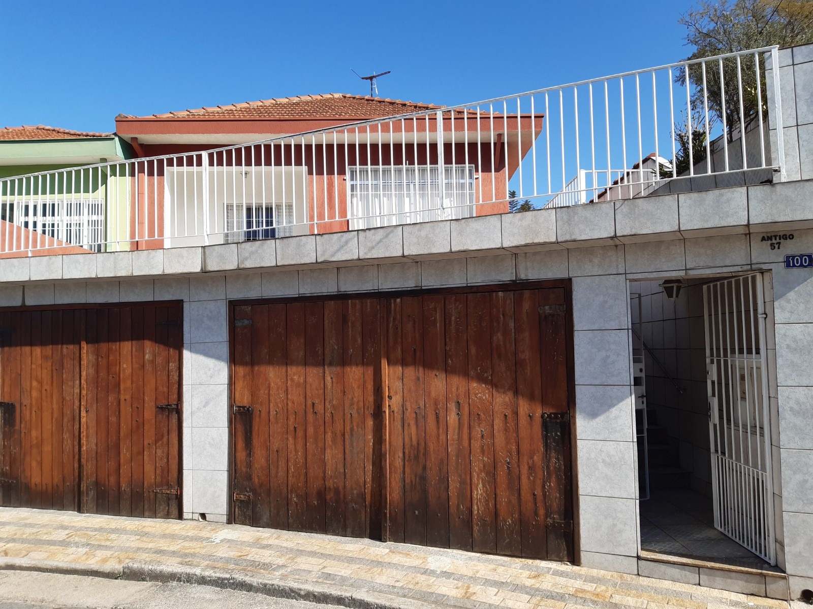 Casa à venda com 2 quartos, 100m² - Foto 1