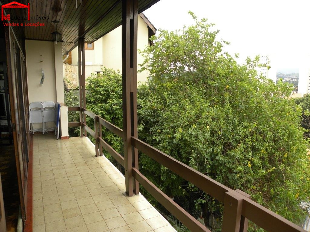 Casa à venda com 4 quartos, 250m² - Foto 8