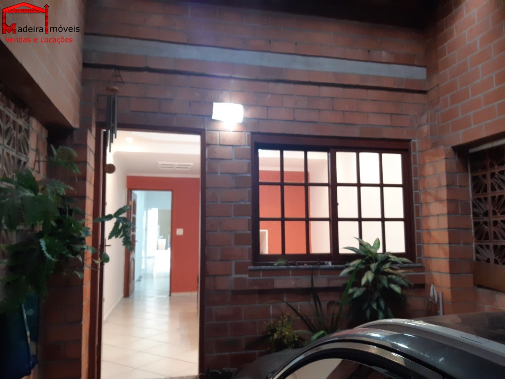 Sobrado à venda com 3 quartos, 120m² - Foto 1