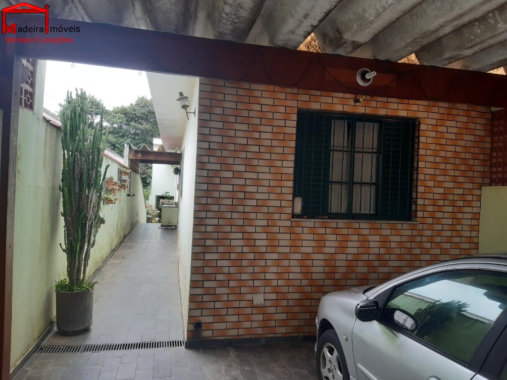 Casa à venda com 3 quartos, 121m² - Foto 1