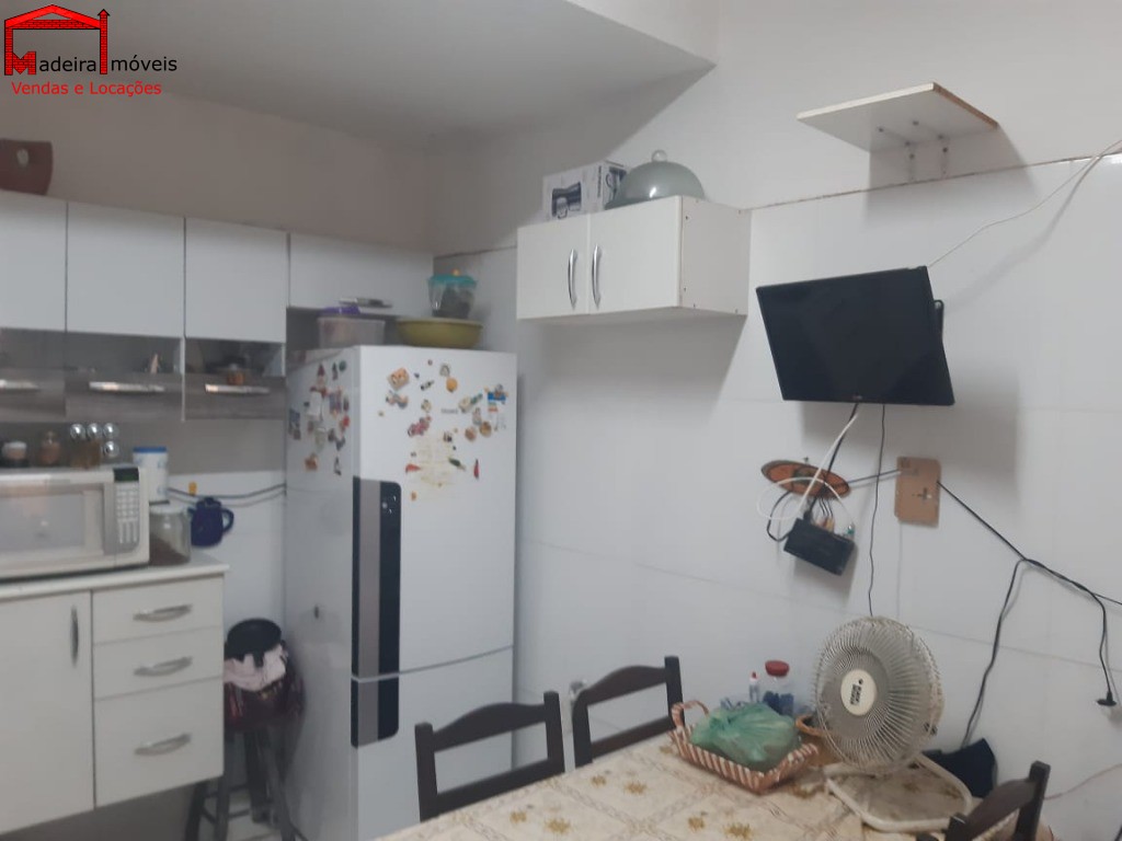 Casa à venda com 2 quartos, 140m² - Foto 1