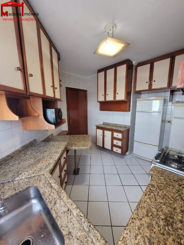 Apartamento à venda com 3 quartos, 234m² - Foto 9