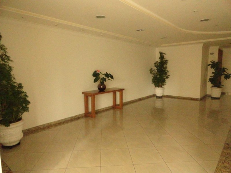 Apartamento à venda com 3 quartos, 138m² - Foto 2