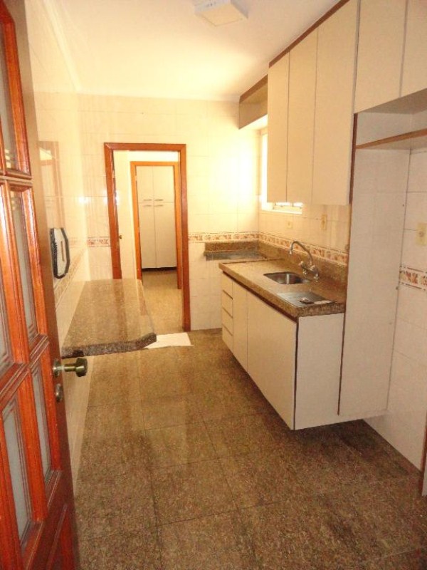 Apartamento à venda com 3 quartos, 138m² - Foto 9