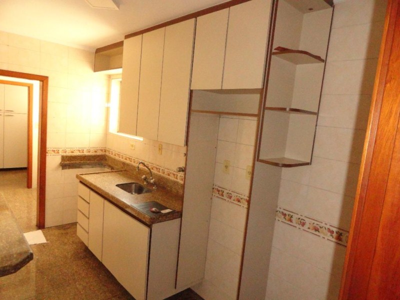 Apartamento à venda com 3 quartos, 138m² - Foto 11