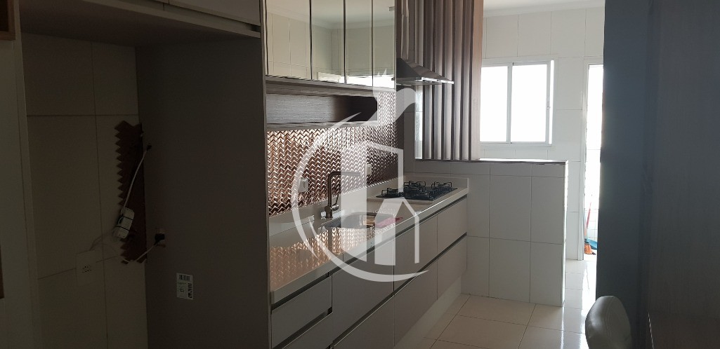 Apartamento à venda com 3 quartos, 96m² - Foto 2