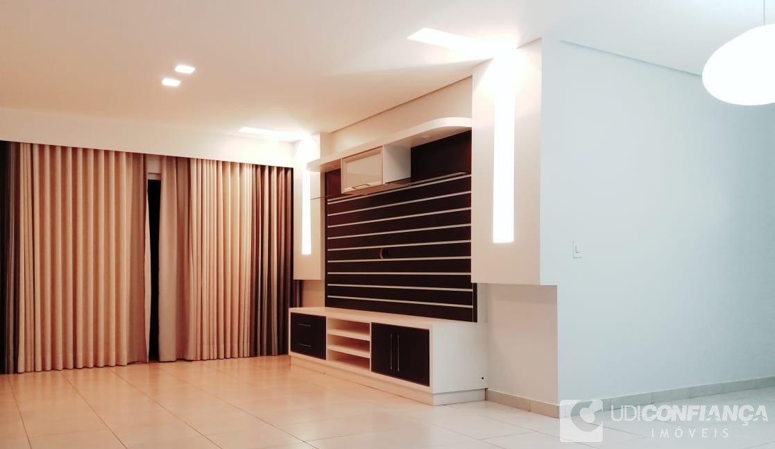 Apartamento à venda com 3 quartos, 160m² - Foto 2