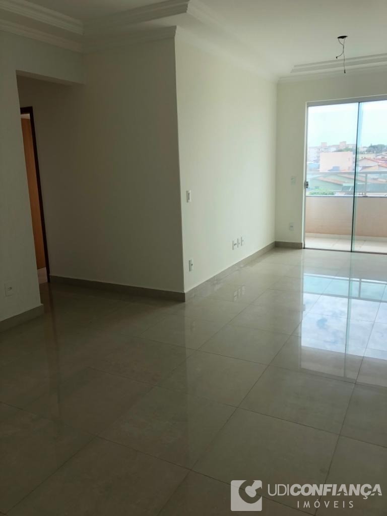 Apartamento à venda com 3 quartos, 79m² - Foto 1