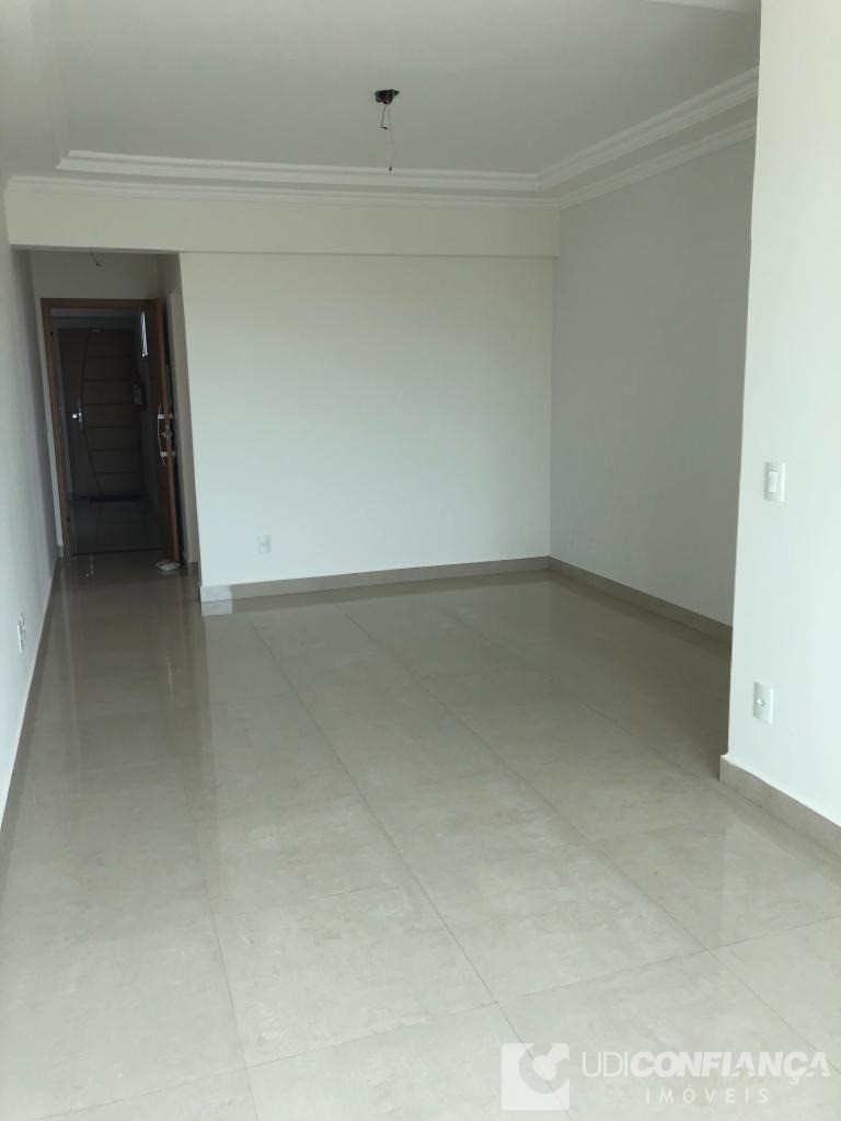 Apartamento à venda com 3 quartos, 79m² - Foto 2