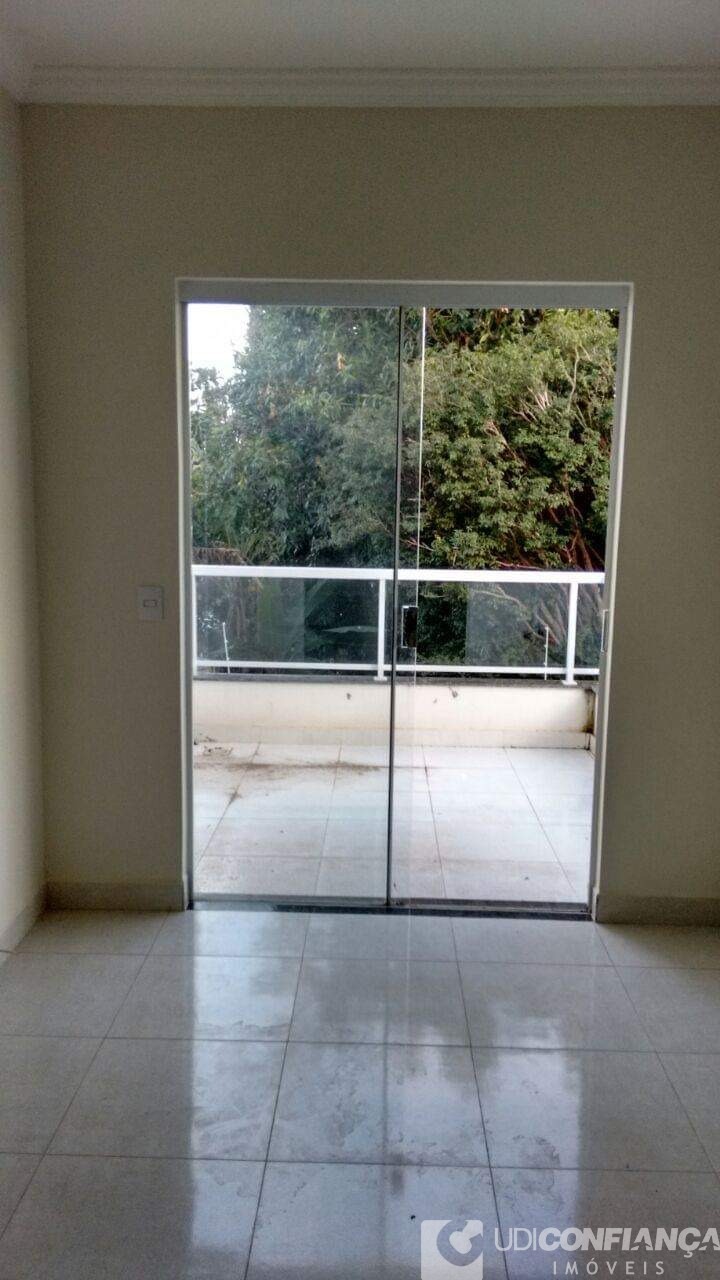 Apartamento à venda com 2 quartos, 68m² - Foto 2