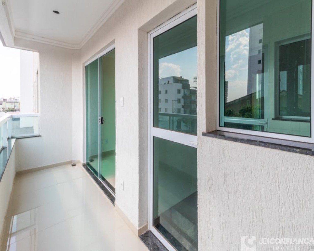 Apartamento à venda com 3 quartos, 94m² - Foto 1