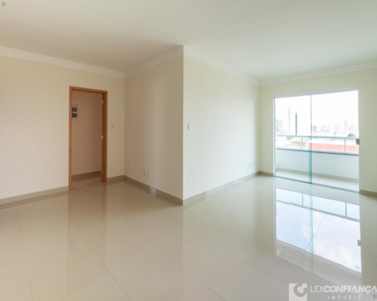 Apartamento à venda com 3 quartos, 94m² - Foto 3