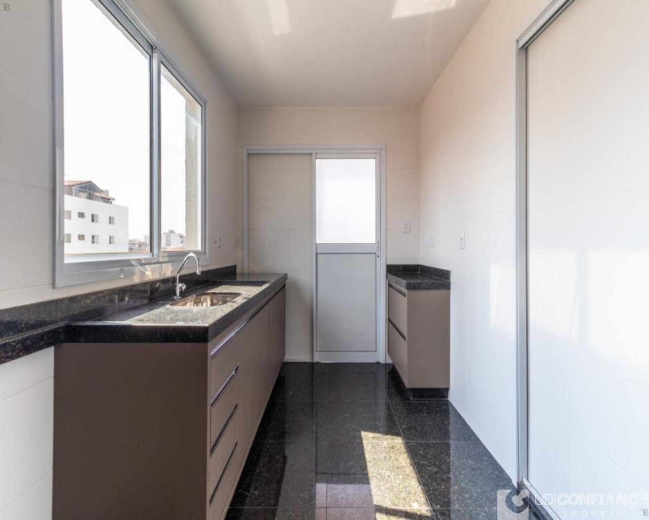 Apartamento à venda com 3 quartos, 94m² - Foto 6