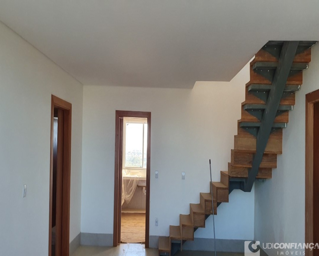 Apartamento à venda com 4 quartos, 218m² - Foto 5