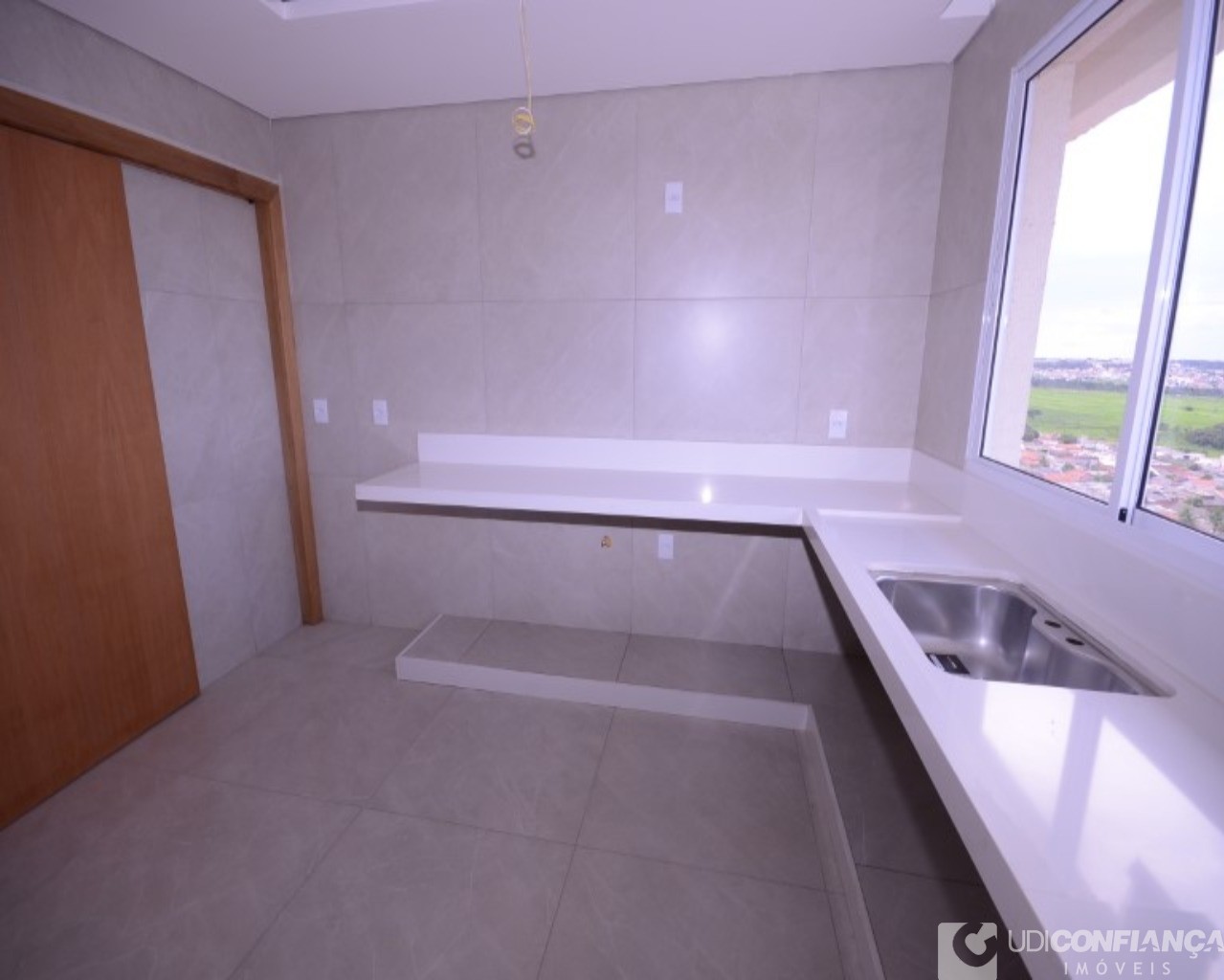 Apartamento à venda com 4 quartos, 218m² - Foto 3