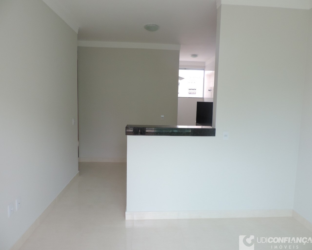 Apartamento à venda com 2 quartos, 75m² - Foto 1