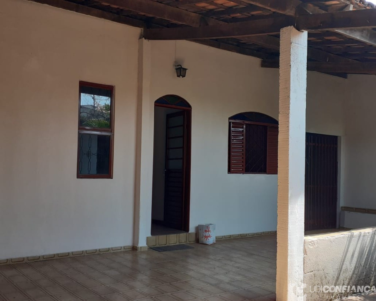 Casa à venda com 3 quartos, 150m² - Foto 1