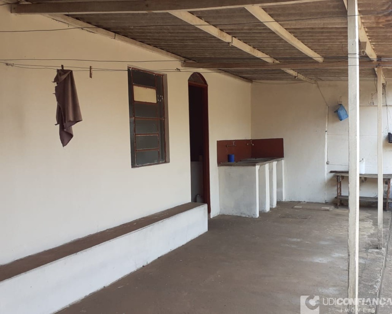 Casa à venda com 3 quartos, 150m² - Foto 2